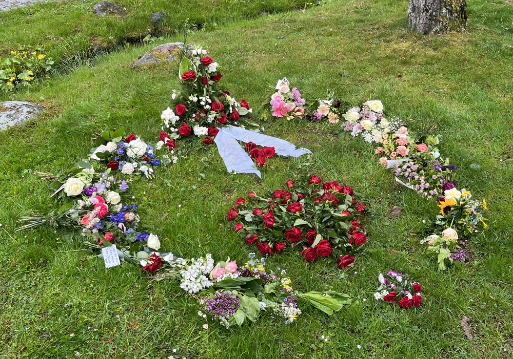Blommor från begravningen, Nya griftegården i Tranås