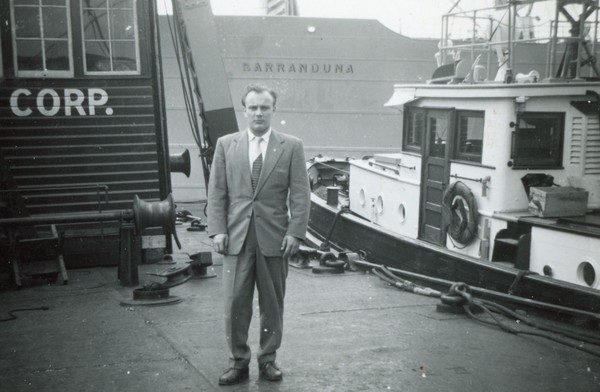 Lars-Erik framför M/S Barranduna i New Yorks hamn - 1956