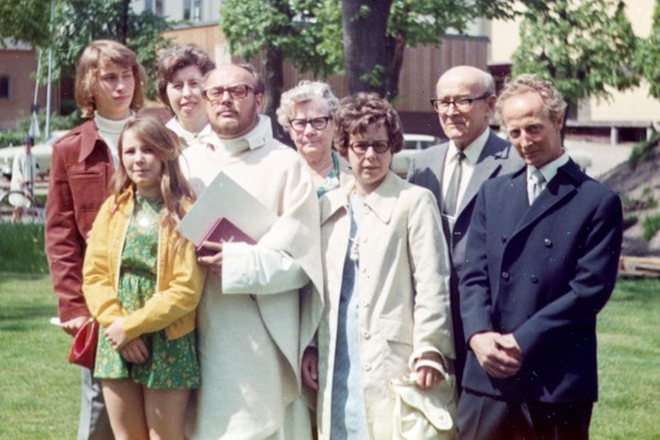 Med familj och släkt vid prästvigningen i Växjö domkyrka - 1973-05-31