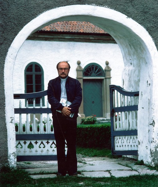 Lars-Erik utanför Föra kyrka - Omkring 1980
