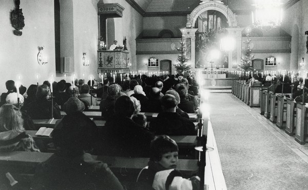 Första julottan i Linderås kyrka, med 270 besökare - 1980-12-25