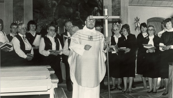 Invigning av processionskors i Linderås kyrka - 1984-04-25