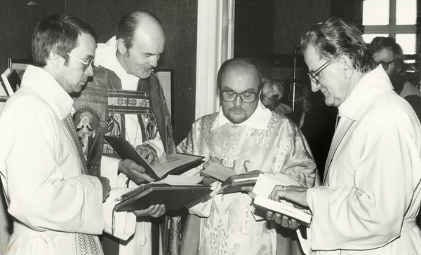 Göran Kedvall, Martin Lönnebo, Lars-Erik och Erik Ahrnfelt i Adelövs församlingshem inför kyrkoherdeinstallationen - 1981-01-18